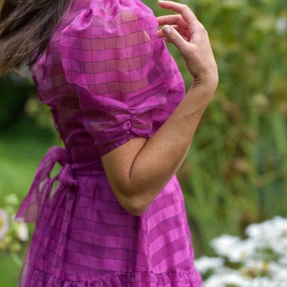 Party dress  with Pinky Plaid Puff Sleeves. Lined dress, zippered back, Size 4-6 - Picture 2 of 11
